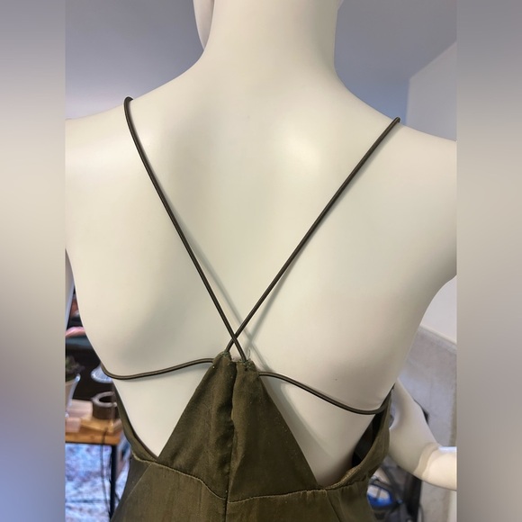 PRETTYLITTLETHING
Beccie Khaki Extreme Split
Strappy Back Maxi Dress - Picture 9 of 12